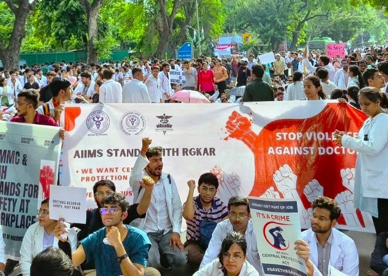 Kolkata Rape-Murder Case: मरीजों के लिए बड़ी राहत! AIIMS में लौटे हड़ताली डॉक्टर, सरकार ने दिया सुरक्षा का भरोसा