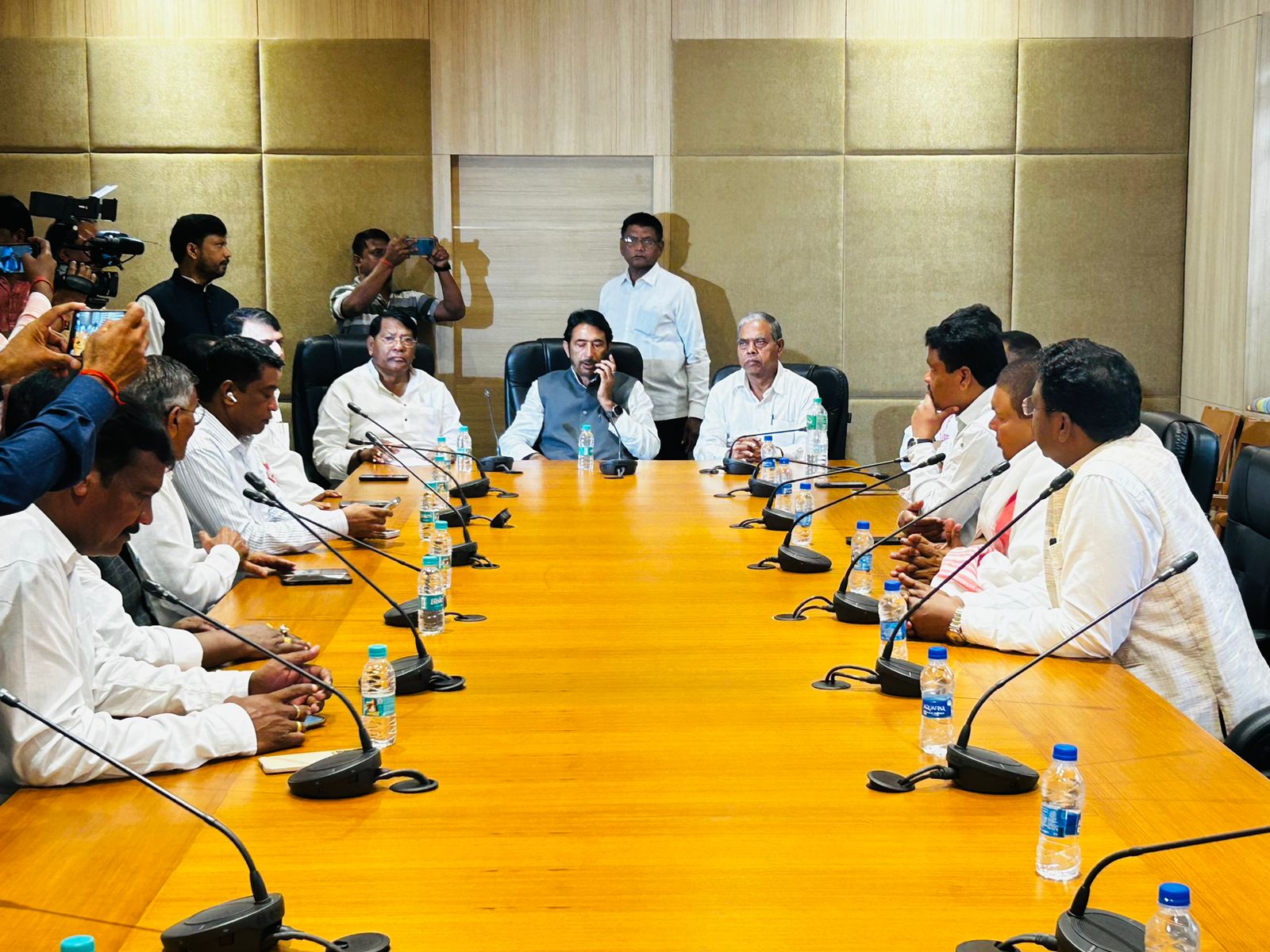 विधायक दल की बैठक में विधानसभा चुनाव पर मंथन, कॉमन मेनिफेस्टो तैयार कर जनता के बीच जाएगी कांग्रेस