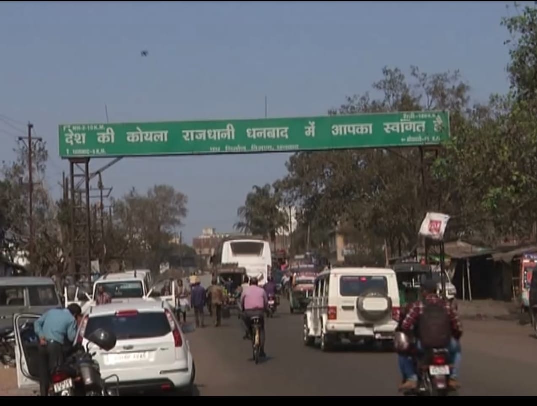 धनबाद में प्रदूषण बताने वाली सात करोड़ की मशीनें सिस्टम के सामने हुई लाचार, आने वाले समय में लोगों का सांस लेना भी होगा मुहाल