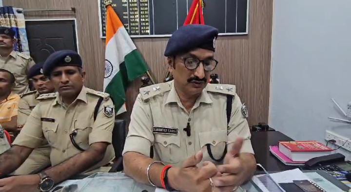 Crime News: जेडीयू नेता विभव राय हत्याकांड में बड़ा खुलासा,पुलिस ने शूटर सहित चार को दबोचा,पढें कैसे रची गई थी हत्या की साजिश