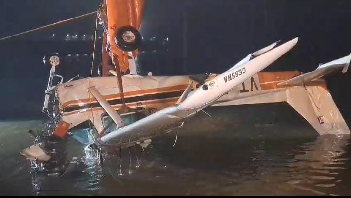 Big Breaking: विमान हादसे के सात दिन बाद चांडिल डैम से निकाला गया क्रैश विमान, काफ़ी मशक्कत के बाद नौसेना को मिली सफलता