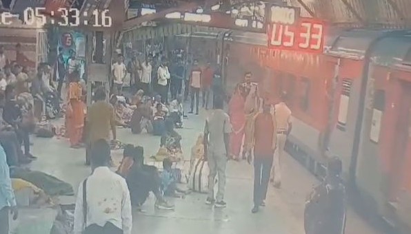 Bihar News: मसीहा बना RPF, ऐसे बचाई ट्रेन से गिर रही महिला की जान