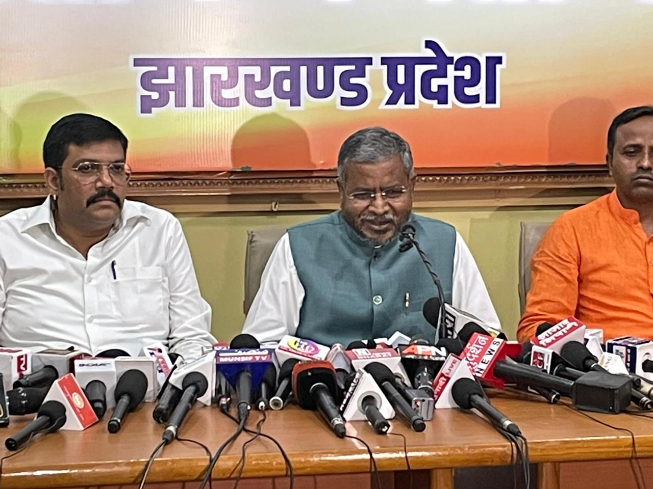 चंपाई सोरेन का होने वाला था हनी ट्रैप, भाजपा ने न्यायिक जांच की उठाई मांग