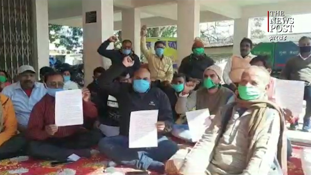 ऑफिस छोड़ रफूचक्कर हुए कार्यपालक पदाधिकारी, आक्रोशित वार्ड पार्षदों ने मचाया हंगामा