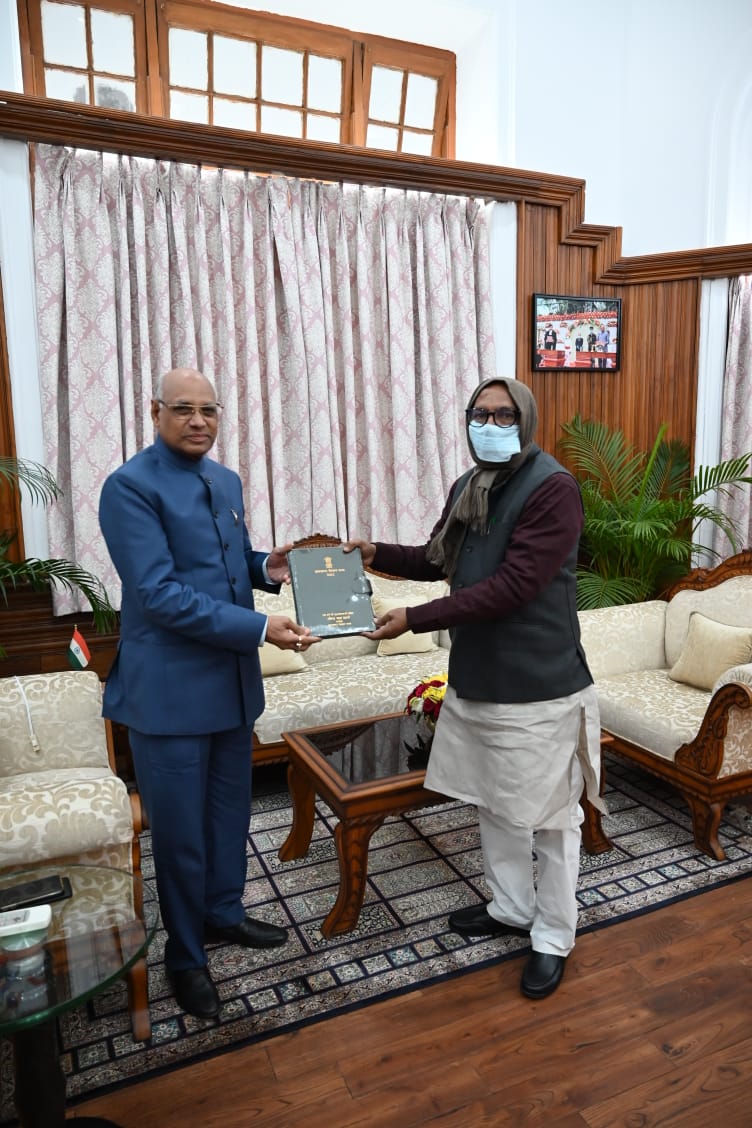 राज्यपाल संग विधानसभा अध्यक्ष की भेंट, डायरी के साथ दी नव वर्ष की बधाइयां