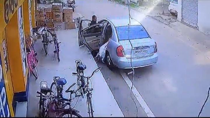 Deoghar News:शातिर चोर महंगी कार से करते थे बकरी की चोरी, सीसीटीवी में चोरों की करतूत कैद, पढें फिर क्या हुआ