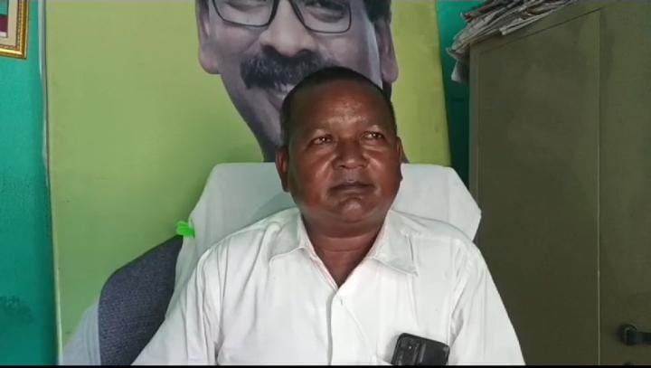 Saraikela:चंपाई सोरेन के साथ झामुमो कार्यकर्ता भी कर रहे हैं बीजेपी का रूख, पढ़ें इस पर राजनगर झामुमो के प्रखंड अध्यक्ष ने क्या कहा