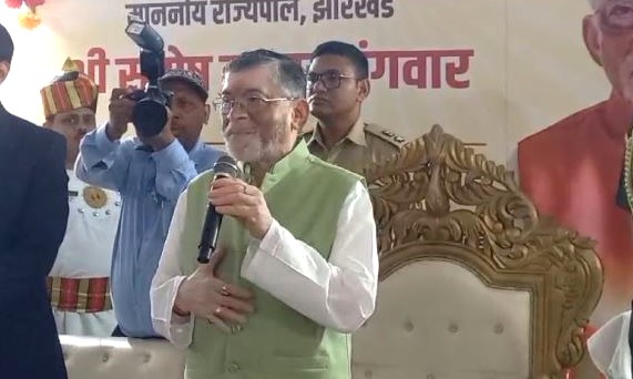 जमशेदपुर में राज्यपाल संतोष गंगवार ने ‘सीधा संवाद कार्यक्रम’ के तहत आम जनता से किया संवाद, कहा- सरकार की योजनाओं का उठाएं लाभ