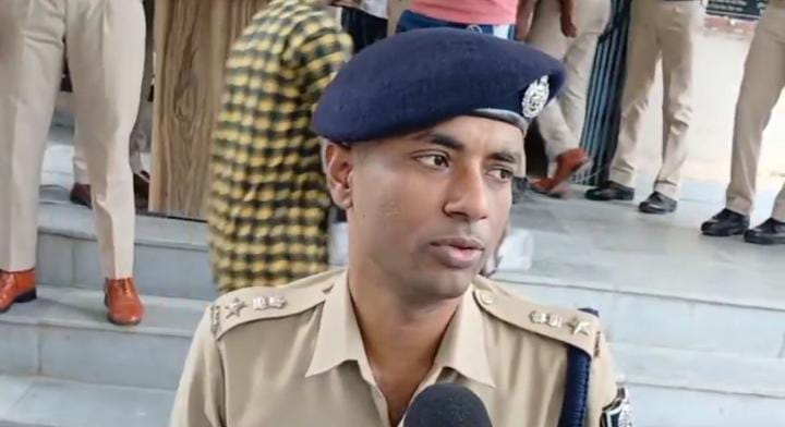 Bihar:दस लाख के नकली नोट और फर्जी दस्तावेज के साथ बदमाश गिरफ्तार, पढें पुलिस ने कैसे किया मामले का खुलासा