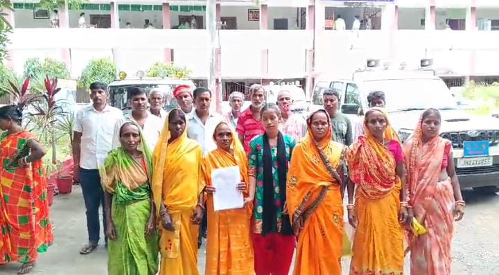 देवघर:जितना का नही मिलता राशन उससे अधिक लग जाता है भाड़ा, पीड़ित कार्ड धारकों ने उपायुक्त से लगाई ये गुहार, पढें विस्तार से 