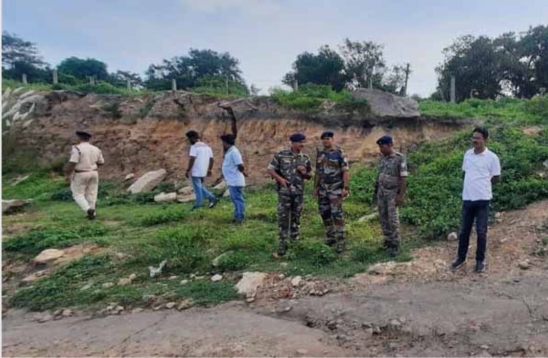 BIG BREAKING: निरसा के कपासरा में फिर धंसी चाल,बचाव कार्य के तैयारी में अधिकारी