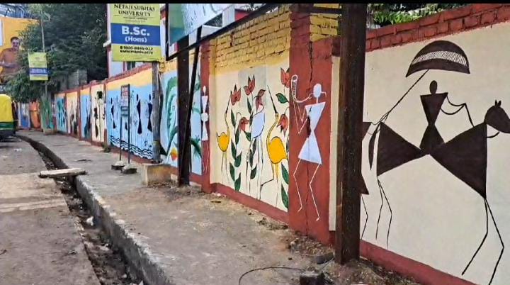 जमशेदपुर:प्रधानमंत्री के स्वागत में दुल्हन की तरह सजी लौहनगरी! पेंटिंग से झारखंड की संस्कृति दिखाने की कोशिश