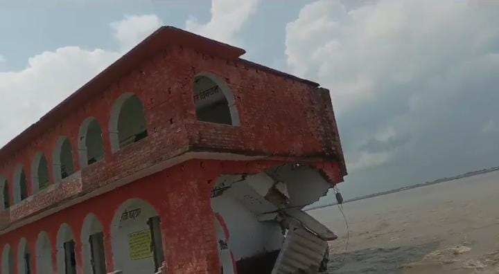 Bihar News:देखते ही देखते कोसी नदी में समाया बिहार का ये स्कूल,वीडियो सोशल मीडिया पर हो रहा वायरल