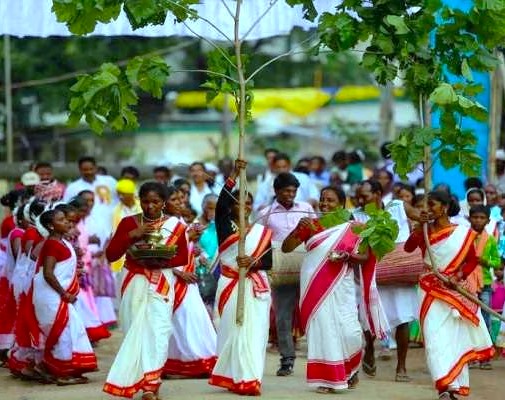 कल मनाया जाएगा प्रकृति का पर्व ‘करमा’, भाई की लंबी उम्र के लिए बहनें रखेंगी निर्जला व्रत, जानिए इस पूजा से जुड़े रीति-रिवाज और मान्यता