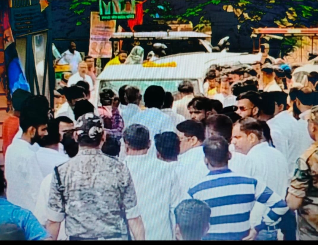 BOLERO VS LUXURY CAR :कांग्रेस कोटे के मंत्रियों को क्यों हो रही परेशानी, पढ़िए इस रिपोर्ट में !