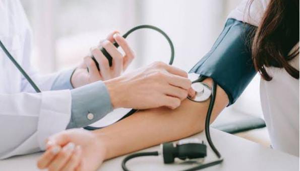 Health Tips:सामान्य से ज्यादा बढ गया है बीपी का पारा, तो करे ये पांच उपाय, हाइपरटेंशन से मिलेगी निजात