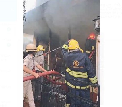 BIHAR NEWS: पटना के मारवाड़ी वासा में लगी भीषण आग, मची अफरातफरी