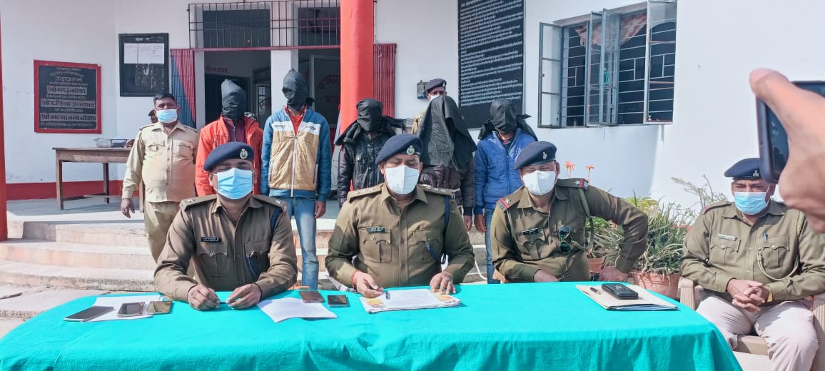 चतरा में बाइक चोर गिरोह पर शिकंजा, तीन बाइक के साथ सात चोर धराए