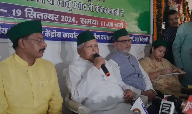 आरजेडी की सदस्यता अभियान आज से, पार्टी के महासचिव ने लालू यादव को दिलाई सदस्यता