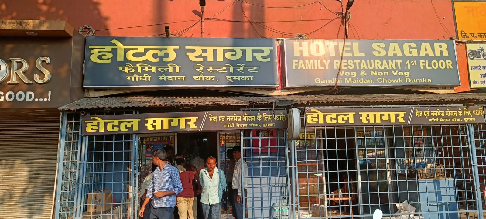 दुमका: दिन दहाड़े व्यवसायी से तीन लाख रुपये की छिनतई, सीसीटीवी में कैद हुआ अपराधी का चेहरा