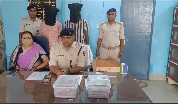 मोतिहारी में नशे के सौदागर हुए गिरफ्तार, 1 करोड़ की नेपाली मादक पदार्थ चरस के साथ दो अरेस्ट
