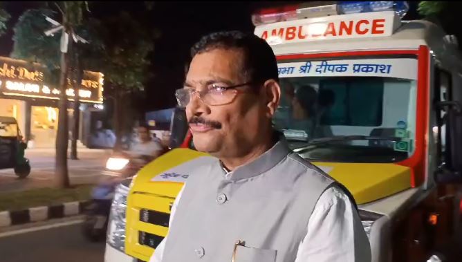राज्यसभा सांसद दीपक प्रकाश ने अपने फंड से दिया एंबुलेंस, जानिए किसे मिला