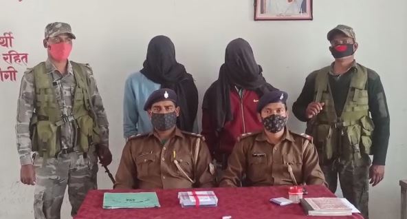 लूट कांड के दो आरोपी को पुलिस ने हथियार के साथ किया  गिरफ्तार