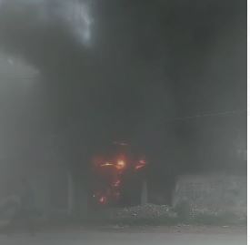 Big Breaking: टायर दुकान में लगी भीषण आग, मची अफरा-तफरी  