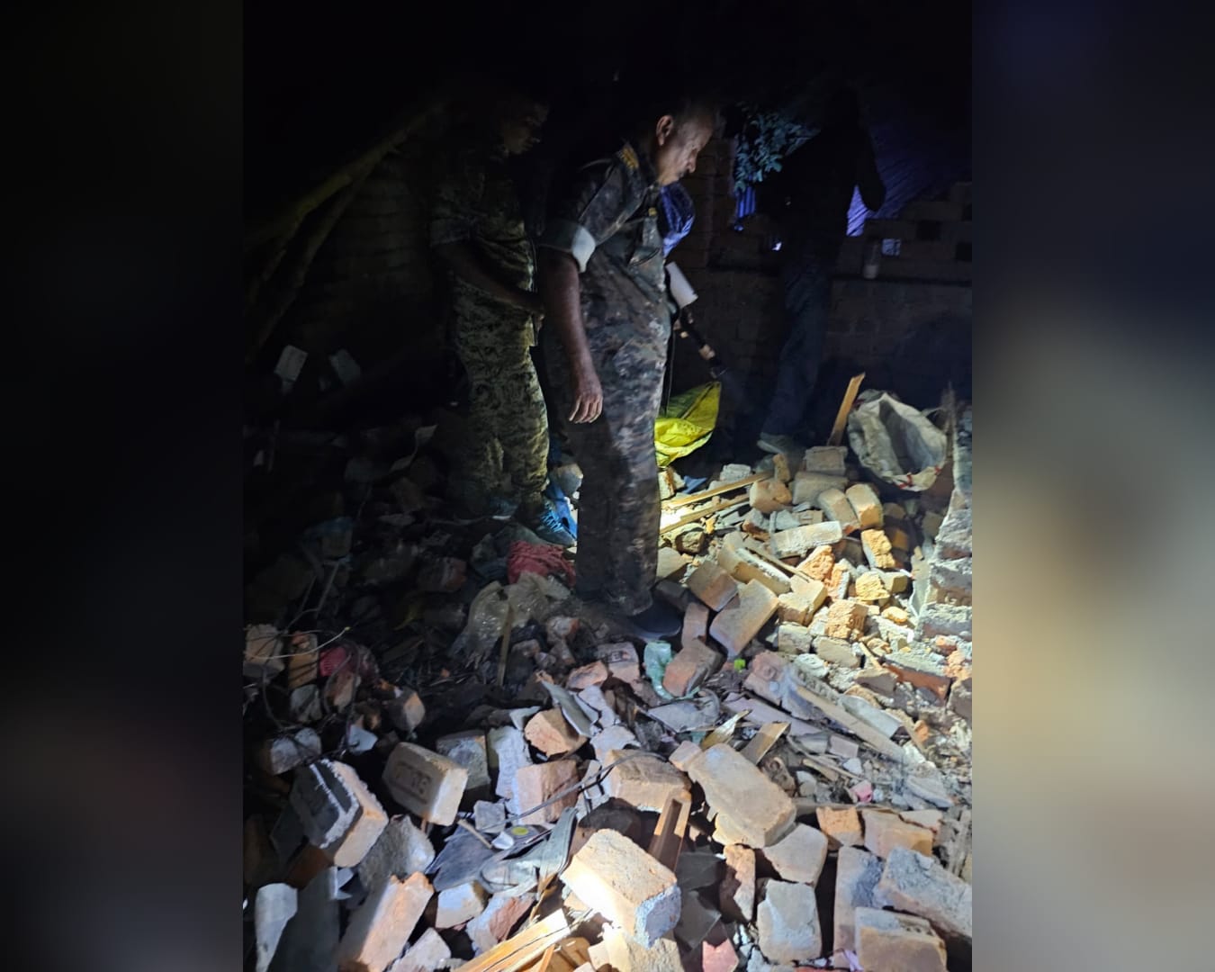 पाकुड़: बंद घर में विस्फोट, घर हुआ जमींदोज, जांच में जुटी पुलिस