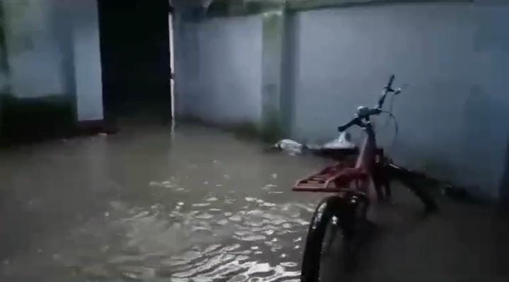  Sahibgnaj News: आफत बनकर बरस रहे बादल, जनजीवन अस्त-व्यस्त