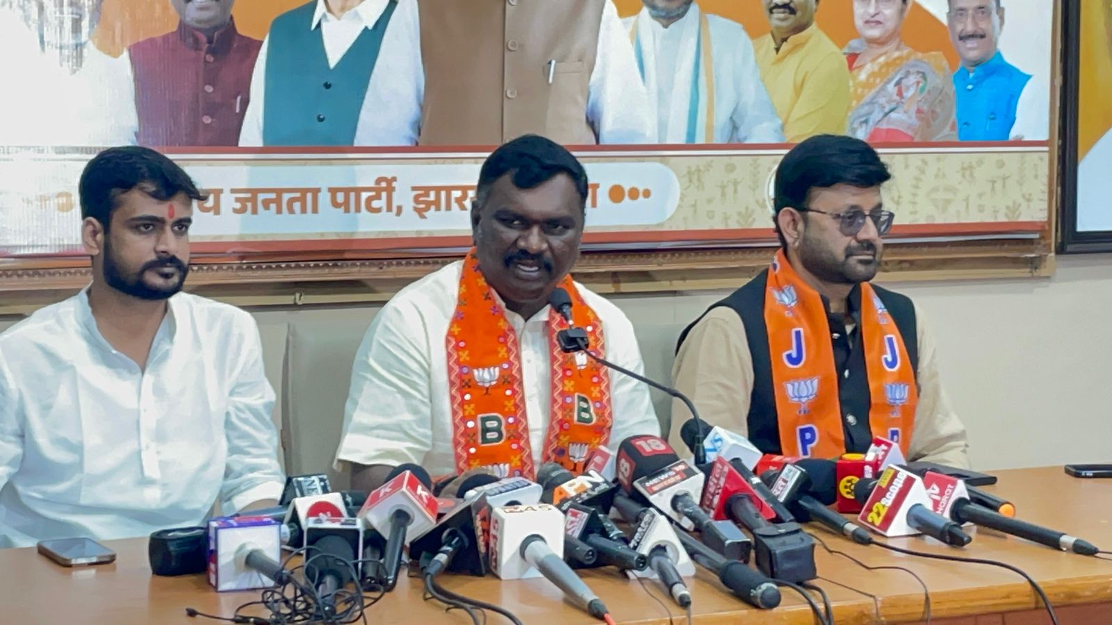 JSSC-CGL परीक्षा पर नहीं थम रहा विवाद! नेता प्रतिपक्ष ने सरकार को घेरा, कहा- नौकरी बेचने में लगी है सरकार, युवाओं के साथ कर रही खिलवाड़