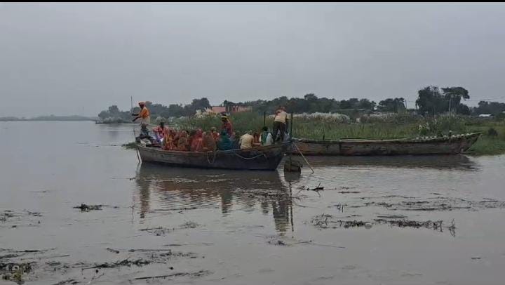 सहरसा: कोशी बराज से छोड़ा गया 6 लाख 81 हजार क्यूसेक पानी, बाढ़ के खतरे को देखते हुए प्रशासन अलर्ट, पढ़ें ताजा हालात