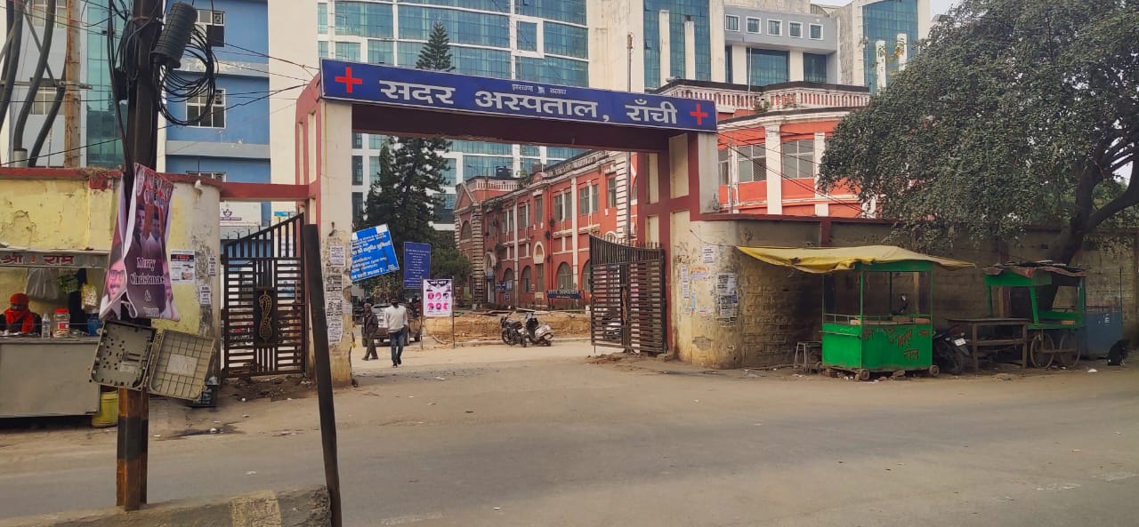 कोरोना की तीसरी लहर  : राहतभरी ख़बर | सदर अस्पताल में सिर्फ 24 कोरोना संक्रमित है मरीज ,बाकी घर पर ले रहे है परामर्श