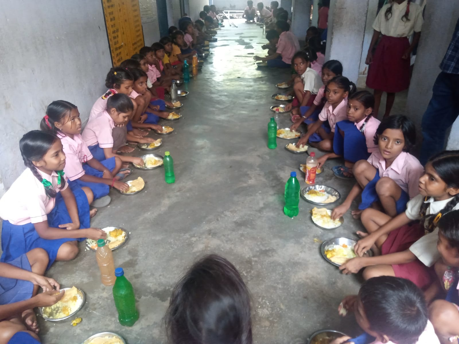 बोकारो: सरकारी निर्देश के बावजूद भी कई विद्यालयों में नहीं हुआ तिथि भोजन का अनुपालन, शिक्षा पदाधिकारी ने जांच की कही बात