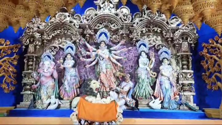 सरायकेला:आदित्यपुर के फेमस मलखान सिंह दुर्गा पूजा पंडाल का हुआ उद्धाटन, लोगों के लिए खोला गया द्वार,आज से भीड़ उमड़ने की उम्मीद