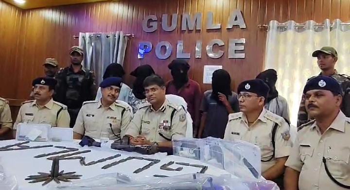 Breaking:नक्सलियों के खिलाफ पुलिस की बड़ी कार्रवाई, 6 लाख के इनामी नक्सली रंथू उराव को पांच सहयोगियों  के साथ किया गिरफ्तार