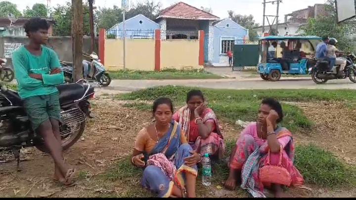 दुमका: संदिग्ध परिस्थिति में घर में मिला गृहस्वामी का शव, परिजनों ने जताई हत्या की आशंका