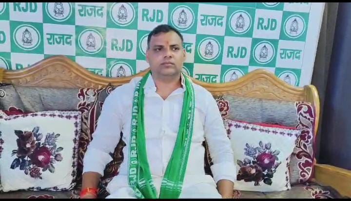 Jharkhand Politisc:विधानसभा चुनाव से पहले इंडिया एलायंस में पड़ी दरार, राजद जिलाध्यक्ष ने मंत्री मिथलेश ठाकुर के खिलाफ खोला मोर्चा