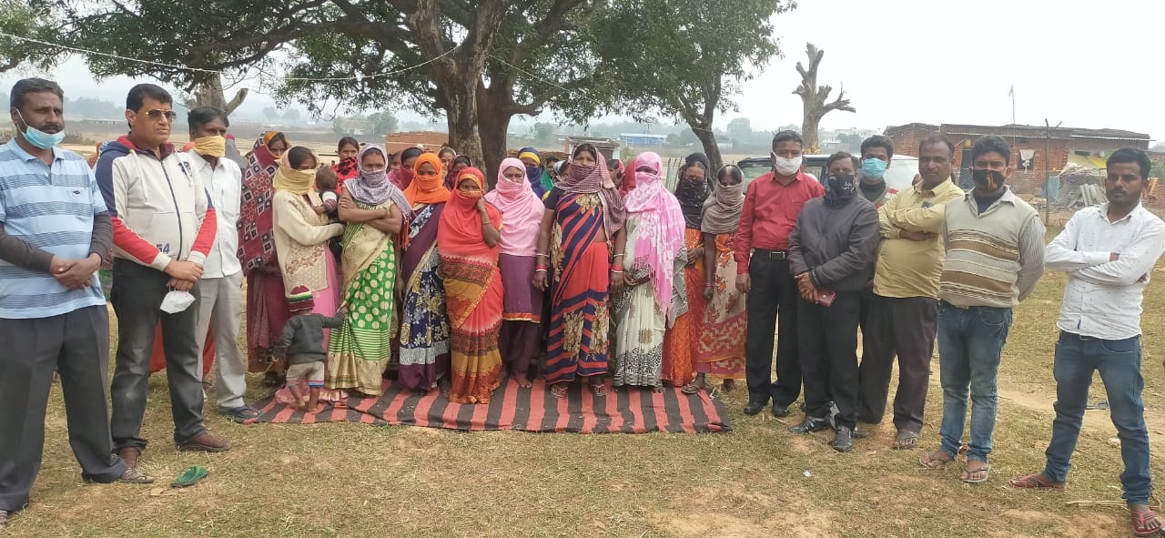 लातेहार में आरपीएफ के जुल्म के खिलाफ एकजुट हुए ग्रामीण, सामूहिक विरोध का किया ऐलान