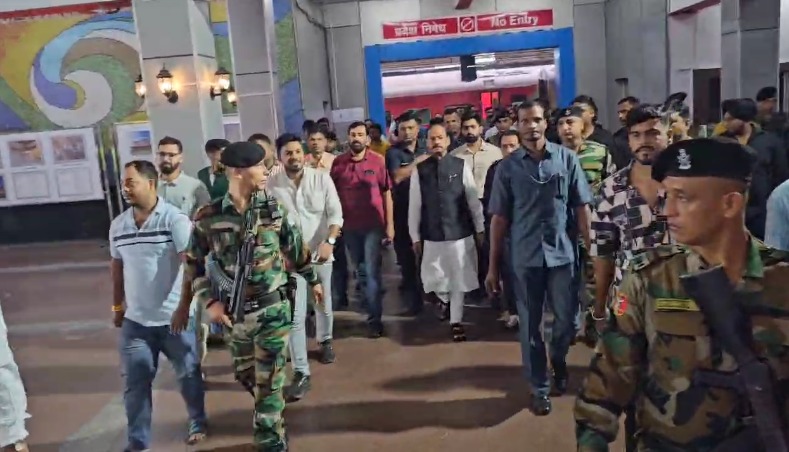 6 दिनों के लिए झारखंड पहुंचे ओडिशा के राज्यपाल रघुवर दास, जिला प्रशासन ने दिया गार्ड ऑफ़ ऑनर्स