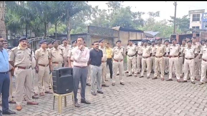 दूर्गा पूजा को लेकर जमशेदपुर प्रशासन अलर्ट,  शहर के चप्पे चप्पे पर पुलिस बल तैनात, एसएसपी ने दिया दोषियों पर सख्त कार्रवाई का निर्देश