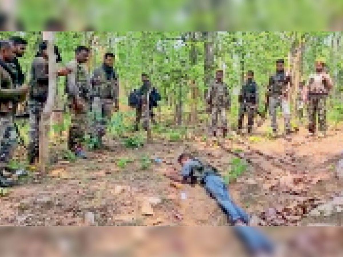 Latehar Breaking : पुलिस और उग्रवादियों के बीच मुठभेड़, दो जवानों को लगी गोली, 200 राउंड हुई फायरिंग
