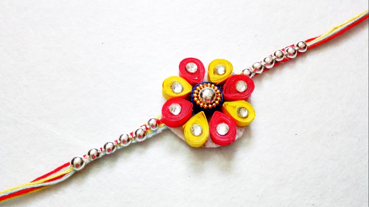 राखी और मिठाई का बाज़ार हुआ गुलज़ार, बाजार में तीन रुपये से लेकर 11 सौ की राखी मौजूद