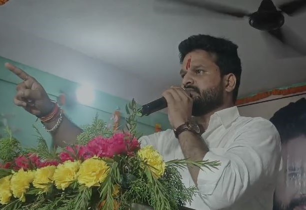 बिहार की राजनीति में एक और भोजपुरी गायक की एंट्री, भभुआ से विधानसभा चुनाव लड़ेंगे रितेश पाण्डेय