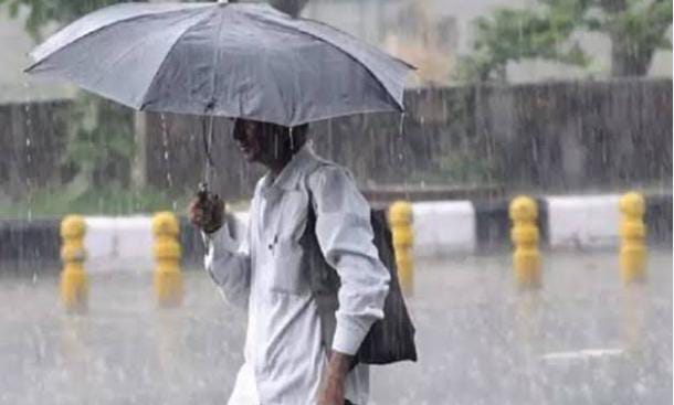 रांची में बारिश ने डाला दुर्गा पूजा में खलल! मूसलाधार पानी से परेशान लोग, देखिए कैसा रहेगा आने वाले दिन में मौसम का मिजाज  