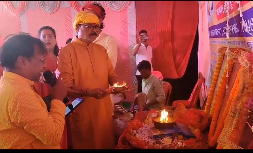 DHANBAD के पंडालों में ही नहीं, जागरण में भी माता दोनों हाथों से दे रही आशीष !