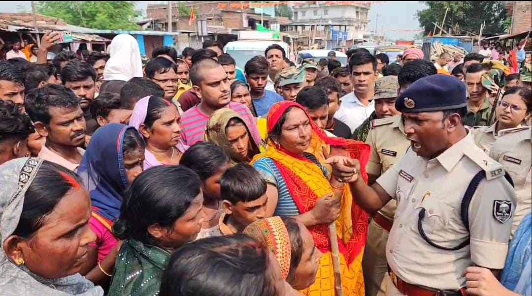 रोहतास: खैनी मांगने पर युवक की पीट-पीटकर हत्या, आक्रोशित लोगों ने किया सड़क जाम