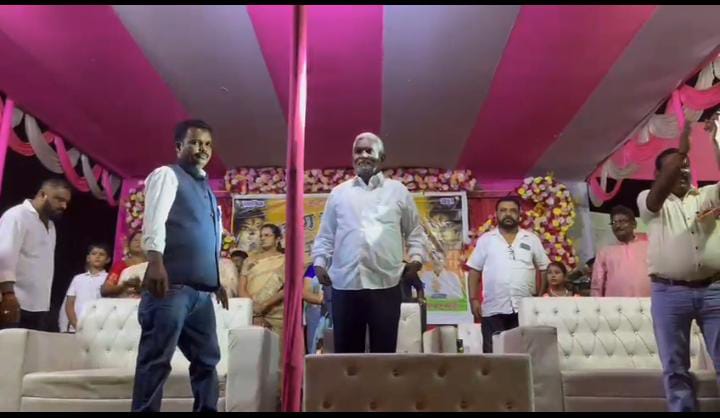 सरायकेला:रावण दहन कार्यक्रम में पहुंचे चंपई सोरेन, कहा-समाज में अत्याचार करने वालों को भी रावण की तरह जलाना है