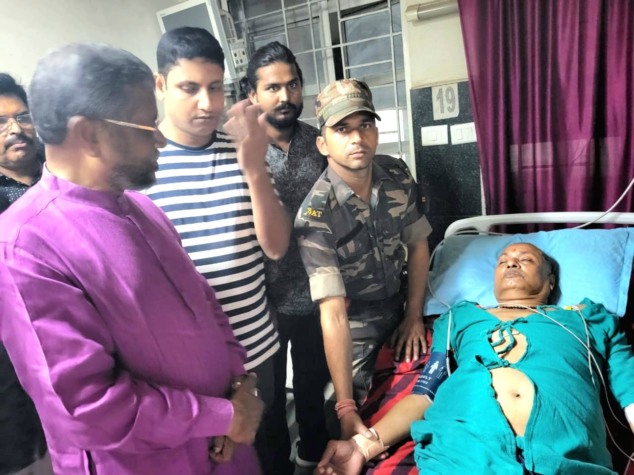 Breaking : चतरा सांसद को आया हार्ट अटैक ,कालीचरण सिंह  को देखने रिम्स  पहुंचे बाबूलाल 