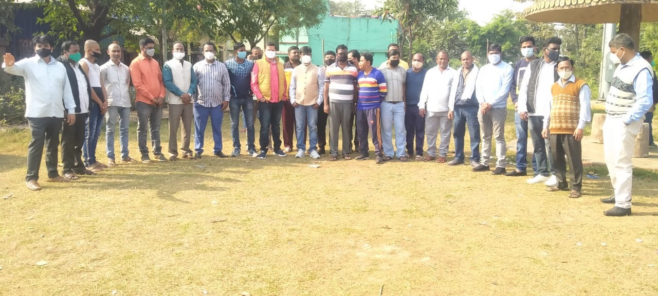 उद्घाटन के अभाव में जर्जर हो रहा मथुरा बगान पार्क, अड्डेबाजी और नशे से स्थानीय लोग परेशान, दिनेश कुमार ने किया चरणबद्ध आंदोलन का ऐलान   